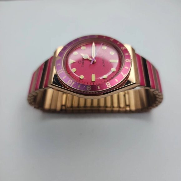 Timex Q Malibu 36mm Women’s Watch Gold & Pink Stainless Steel Day-Date Quartz - Picture 7 of 11